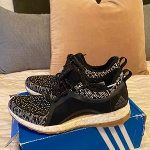 Women’s running shoes